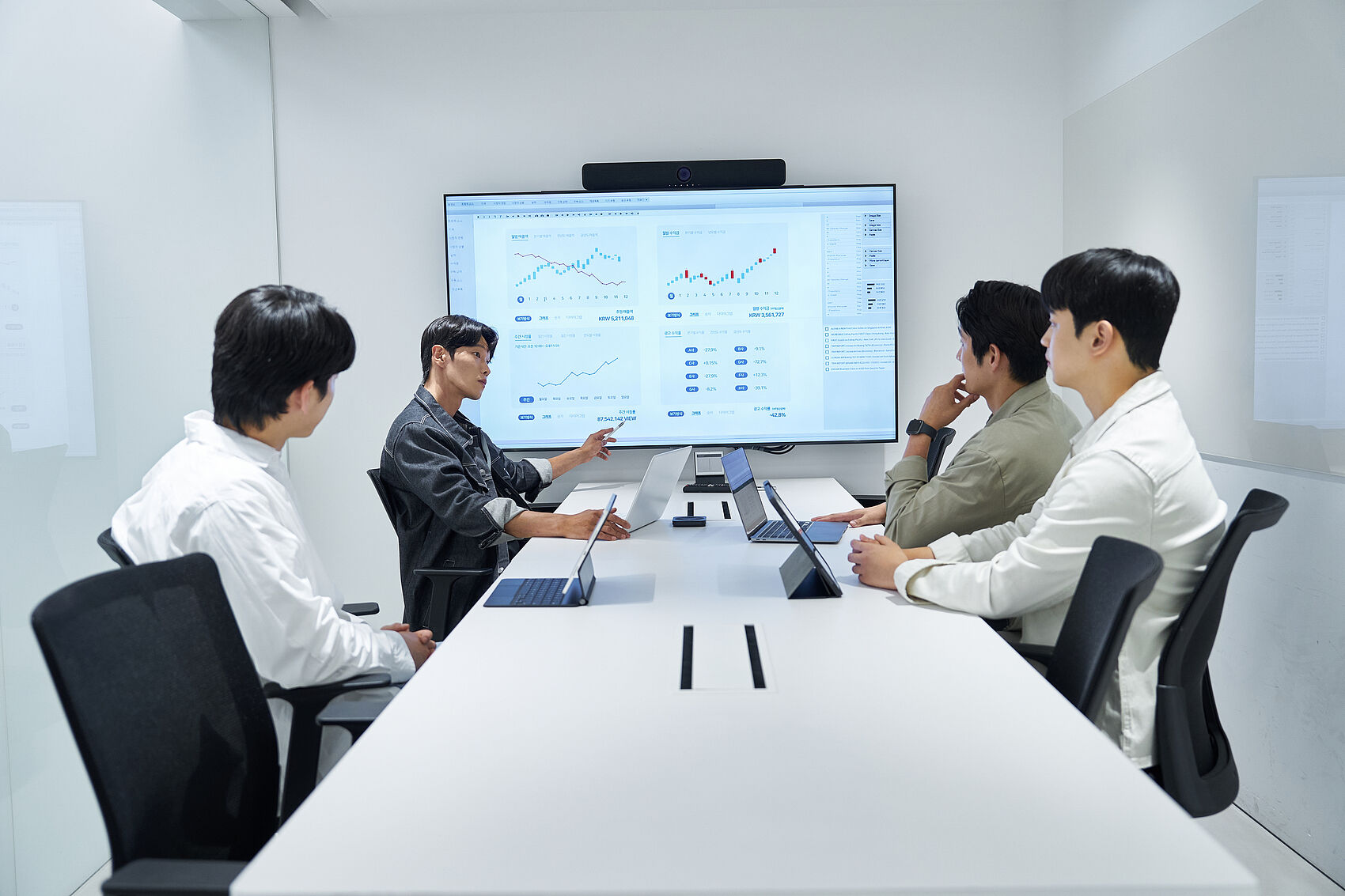 ▲▼一群韓國男性上班族。（圖／VCG）