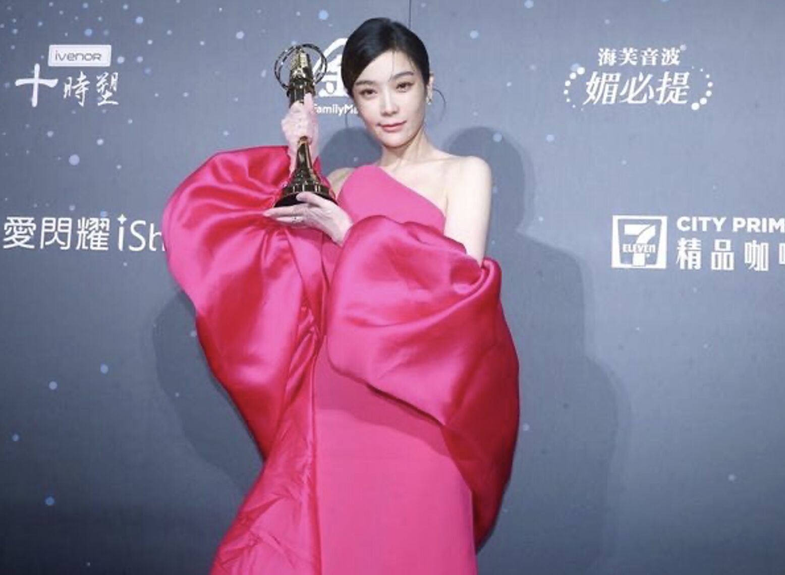 ▲▼  左撇子女孩,蔡淑臻,金鐘,海芙科技,電音波 。（圖／截自網路、ETtoday）