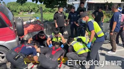台東男疑精神不濟上路　輕微擦撞繼續騎...再撞報廢車倒地！