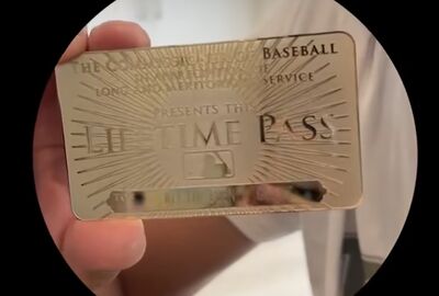 陳偉殷開箱「傳說中的那張卡」!MLB終身通行證全台僅2人擁有