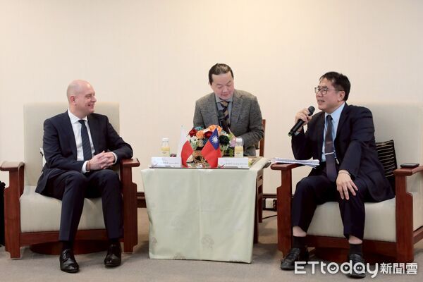 ▲新任波蘭駐台代表畢爾斯基拜會台南市長黃偉哲，雙方就城市交流及經貿文化合作交換意見。（記者林東良翻攝，下同）