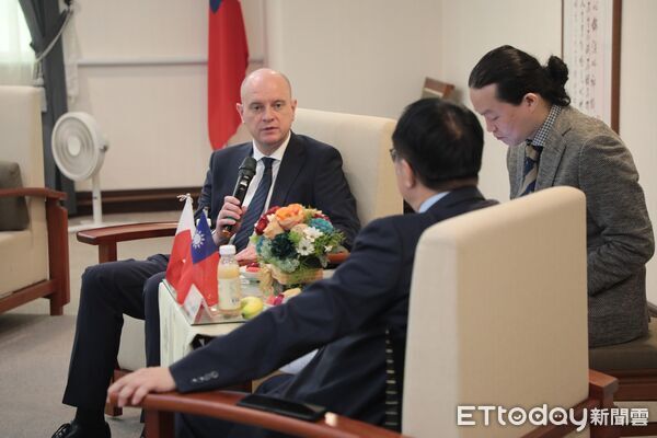 ▲新任波蘭駐台代表畢爾斯基拜會台南市長黃偉哲，雙方就城市交流及經貿文化合作交換意見。（記者林東良翻攝，下同）