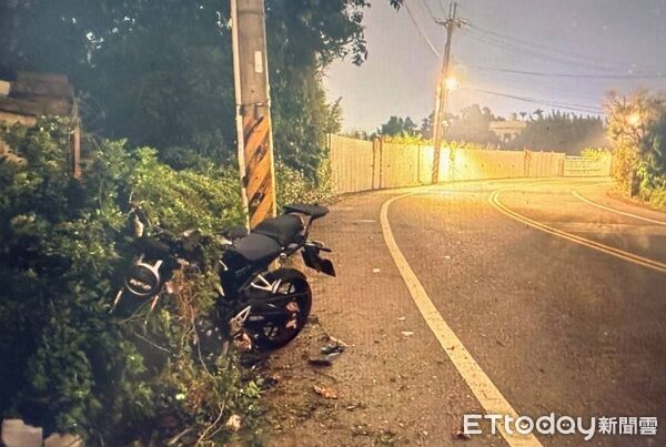 ▲▼因車速過快，在過彎時不慎失控自摔。（圖／蘆竹警分局提供）