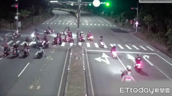 ▲▼新北市飆仔聚眾飆車，警方2波查緝行動逮捕11人，查扣10輛改裝車             。（圖／記者陳以昇翻攝）