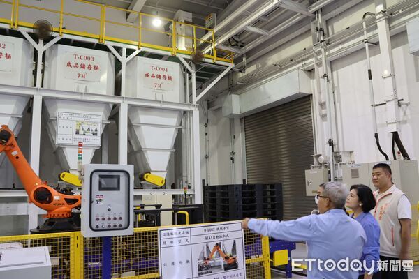 ▲雲林縣長張麗善率團現勘南亞廚餘資源化場，展現防疫決心。（圖／記者游瓊華翻攝）