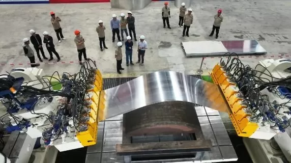 ▲▼陸產1230噸蒙皮拉伸機。（圖／翻攝快科技，下同）