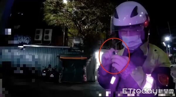 ▲▼員警檢驗林女持有的煙彈是否含有毒品             。（圖／記者陳以昇翻攝）