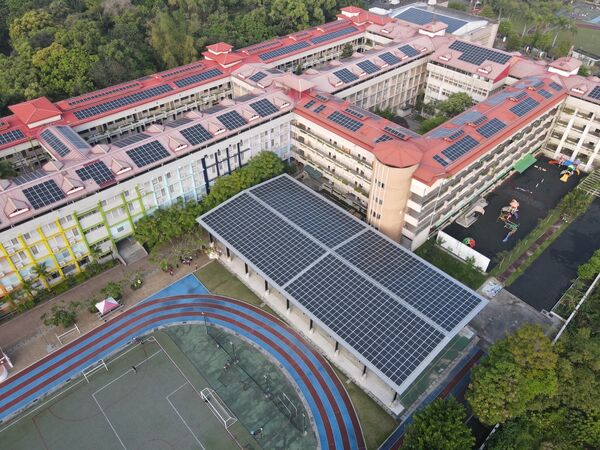 ▲新北市立學校全數獲「低碳校園標章」。（圖／新北市環保局提供）