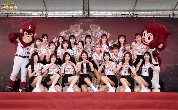 ▲樂天女孩台上跳應援舞。（圖／樂天桃猿）