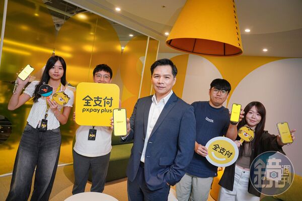 全支付總經理游金榮（前）是全聯董事長林敏雄找進全支付團隊的悍將，三年把全支付拉進電支前三大。