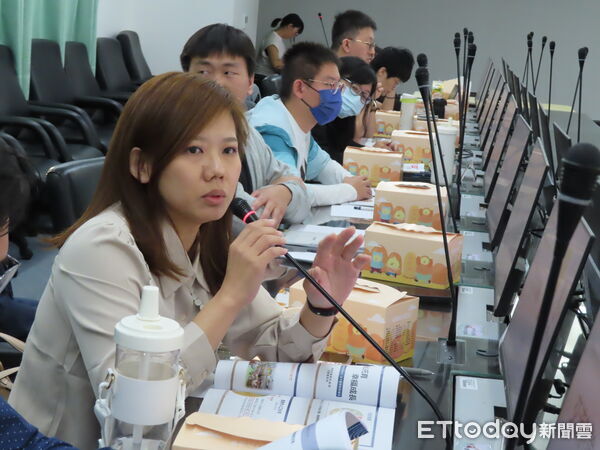 ▲台南市長黃偉哲主持第四屆青年事務委員會第2次大會，肯定青年積極參與市政。 （記者林東良翻攝，下同）