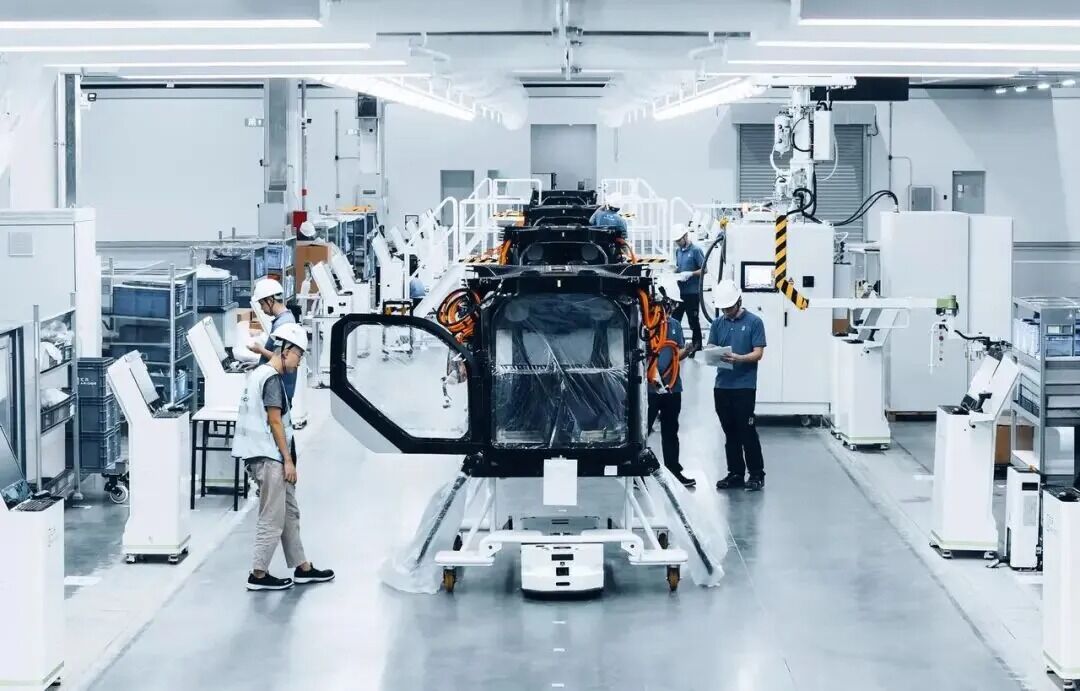 全球首條「飛行汽車」量產線落成　小鵬「陸地航母」明年交付