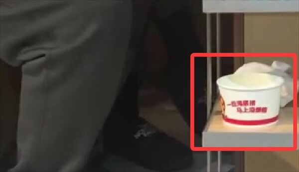 陸海底撈又現撒尿事件！　鄰桌崩潰：還用擦手的毛巾擦