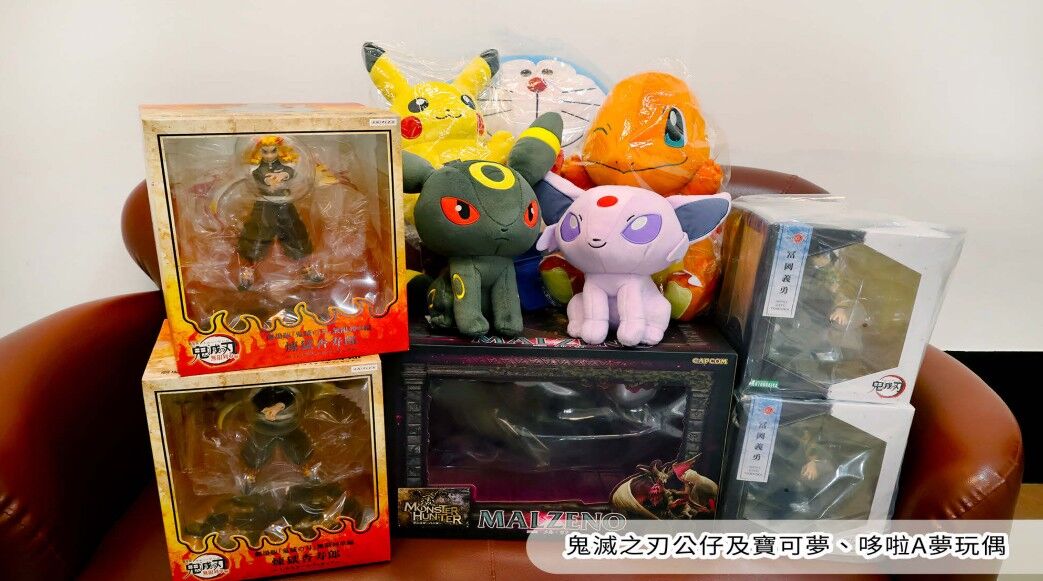 ▲執行人員從曾男倉庫內找出大量具有價值的玩偶、公仔，依法查封並將公開變賣，抵償交通罰鍰。（圖／法務部行政執行署嘉義分署提供）