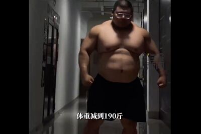 許褚轉世！陸170公斤壯哥秀8塊腹肌　體脂率超15％顛覆外界印象