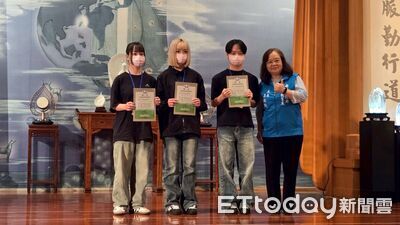 弱勢三胞胎兄妹同時考取大學　獲南投慈濟新芽獎學金肯定