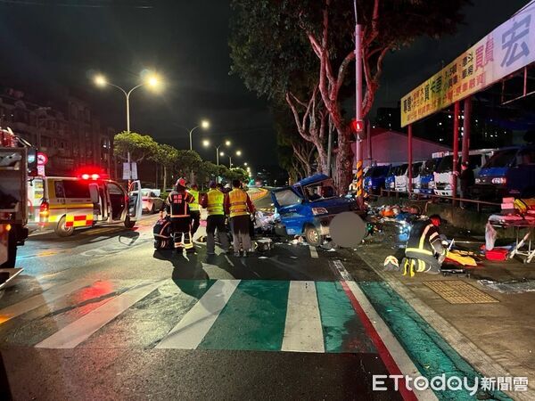 ▲▼             桃園貨車駕駛戴姓男子遭毒駕擦撞，失控衝撞路燈身亡。（圖／記者沈繼昌翻攝，下同）