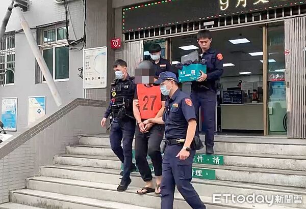 ▲▼             桃園貨車駕駛戴姓男子遭毒駕擦撞，失控衝撞路燈身亡。（圖／記者沈繼昌翻攝，下同）