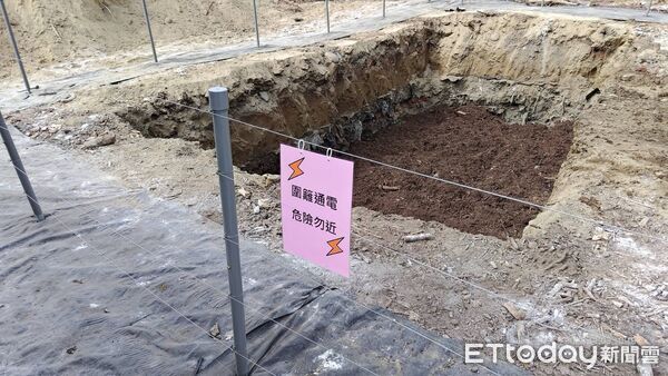 ▲廚餘掩埋。（圖／記者游瓊華攝）