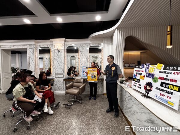 ▲內埔警分局長江世宏率團到美身身髮店宣導打詐。（圖／記者陳崑福翻攝）