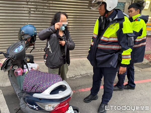 ▲劉婦見愛車失而復得，感激不已，頻向警方道謝。（圖／楊梅警分局提供）