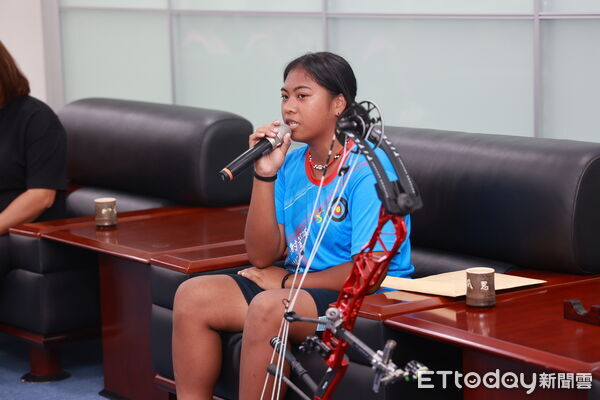 ▲國際蘭馨交流協會助學，旭光高中國中部學生田萱獲40萬獎學金。（圖／南投縣政府提供，下同）