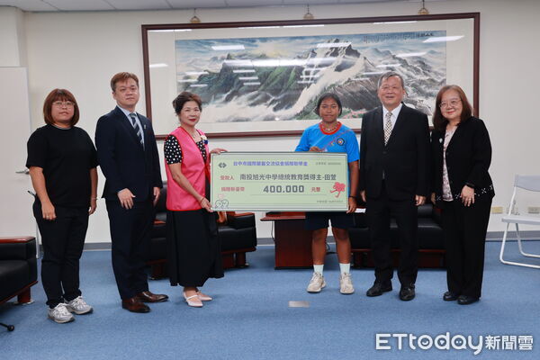 ▲國際蘭馨交流協會助學，旭光高中田萱獲40萬獎學金。（圖／南投縣政府提供）
