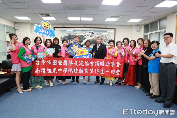 ▲國際蘭馨交流協會助學，旭光高中田萱獲40萬獎學金。（圖／南投縣政府提供）