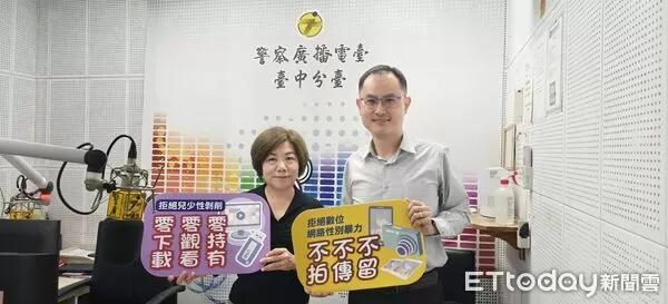 ▲台中婦幼隊隊長紀翰學（右）提醒網友小心網路陷阱。（圖／婦幼隊提供）