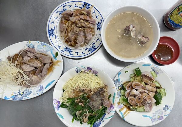 ▲▼炎獅切仔麵。（圖／部落客小虎食夢網授權提供）