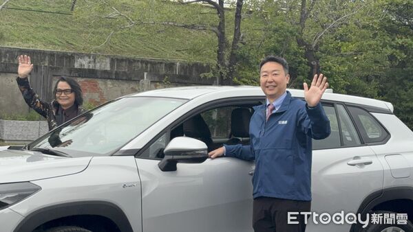 ▲▼明年5月起高齡駕駛換照年齡下修至70歲，交通部長陳世凱、代言人沈文程出席。（圖／記者李姿慧攝）