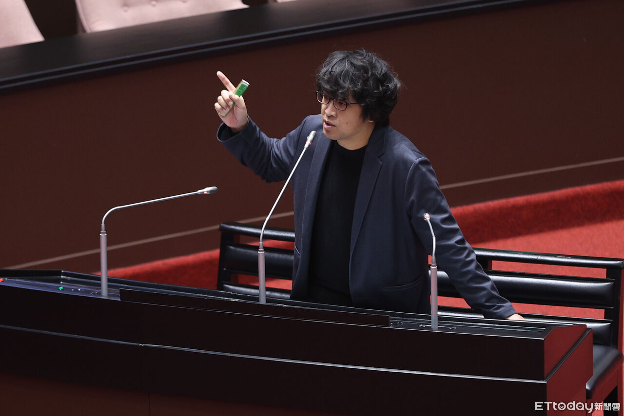 沈伯洋回應央視紅色通緝全球抓捕　「7分半的偽紀錄片充滿造謠」