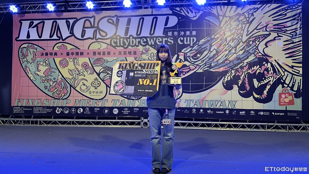 崑大新生羅郁媄奪全國手沖咖啡冠軍 抱回30萬元烘豆機