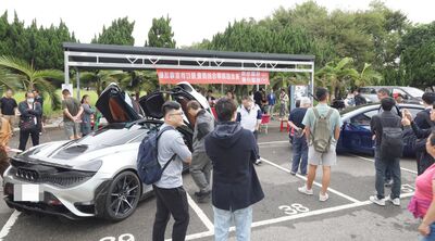 黃金超跑聯合拍賣會!麥拉倫未落槌 黃金條塊78萬8500拍出