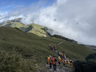 康橋帶千名學生爬合歡山　「違法搭帳篷」被檢舉挨罰