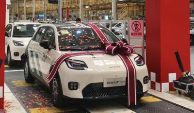 京東首輛電動車「國民好車」出廠　長沙產線號稱「53秒」可造一輛