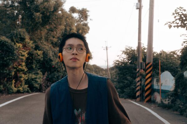 ▲▼新人Wols 《通気口》唱出苦中帶笑的人生希望。（圖／好感度音樂提供）