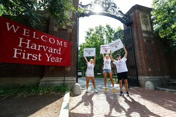 哈佛大學最新校內報告顯示，超過60%的哈佛大學生成績是A，而20年前僅約25%。示意圖非當事人（翻攝自Harvard University FB）