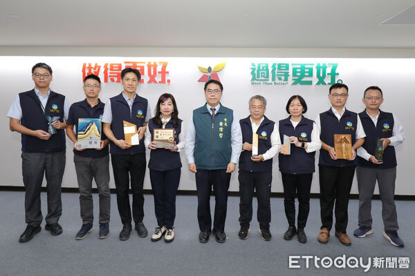 ▲台南市環保績效獲環境部多項特優肯定，市長黃偉哲於市政會議感謝團隊努力。（記者林東良翻攝）