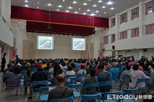 ▲斗六市區鐵路立體化可行性研究地方說明會於斗六廳舉行。（圖／記者游瓊華翻攝）