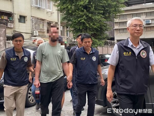 ▲▼2外國人假斷手「籌6萬醫藥費」全台狂騙　移民署出手逮人驅逐出境 。（圖／記者賴文萱翻攝）