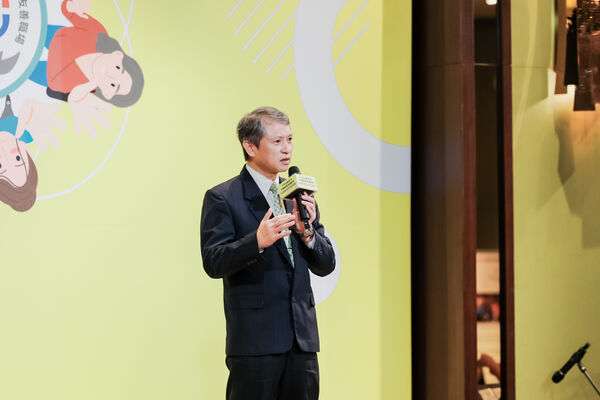 ▲新北表揚中高齡友善職場 6企業榮獲金質認證。（圖／新北市勞工局提供）