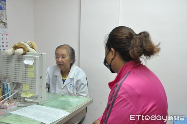 ▲陳明珠醫師親切看診。（圖／恆基提供）