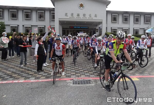 ▲▼不倒騎士單車環台圓夢團隊抵達花蓮縣衛生局，由縣長徐榛蔚及局長朱家祥親自迎接。（圖／花蓮衛生局提供，下同）
