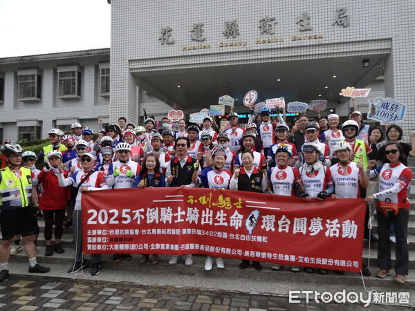 ▲▼不倒騎士單車環台圓夢團隊抵達花蓮縣衛生局，由縣長徐榛蔚及局長朱家祥親自迎接。（圖／花蓮衛生局提供，下同）