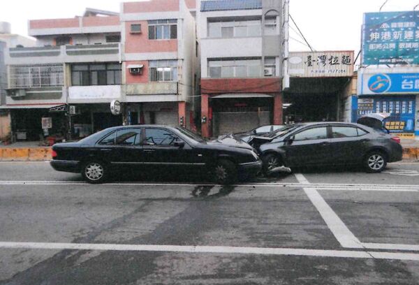 ▲彰化和美鎮發生無照闖紅燈追撞釀柯姓老師重創失去生命。（資料圖／民眾提供）