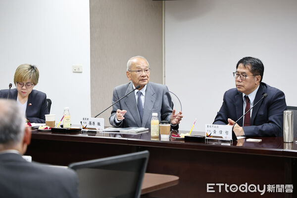 ▲日本蓬萊會訪團拜會台南市政府，與市長黃偉哲就產業與科技合作交流。（記者林東良翻攝，下同）