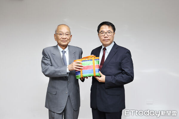 ▲日本蓬萊會訪團拜會台南市政府，與市長黃偉哲就產業與科技合作交流。（記者林東良翻攝，下同）
