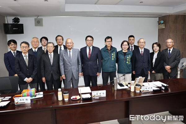 ▲日本蓬萊會訪團拜會台南市政府，與市長黃偉哲就產業與科技合作交流。（記者林東良翻攝，下同）