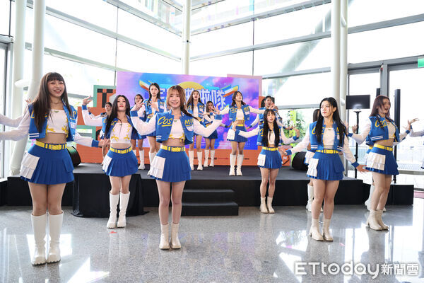 ▲▼ 緯來宇宙啦啦隊相記者會-合照。（圖／記者黃克翔攝）